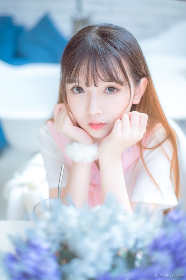 至于伏德为何会在这里，却是诸葛亮临走前派他给陈到送来一封书信，至于信的内容，伏德曾经偷偷打开过，但只是很寻常的嘱托，并未有太多信息表露出来，但陈到在看过信之后，只是淡淡的扫了伏德一眼之后，告诉伏德：“军师在信中说你文武双全，是员不可多得的人才，既然如此，便留在江夏吧。”